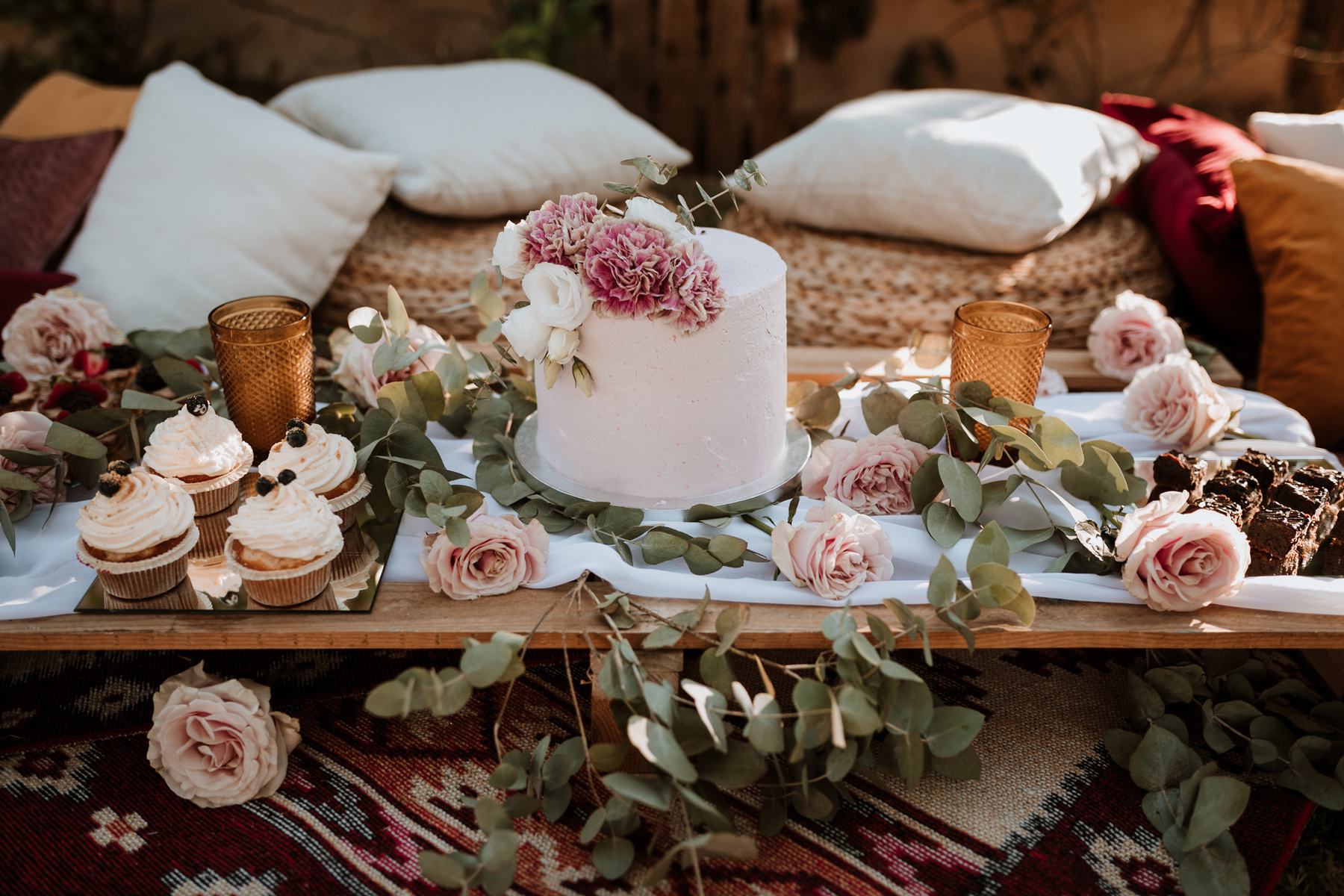 Modern Floral Arrangement in Wedding Dessert Table